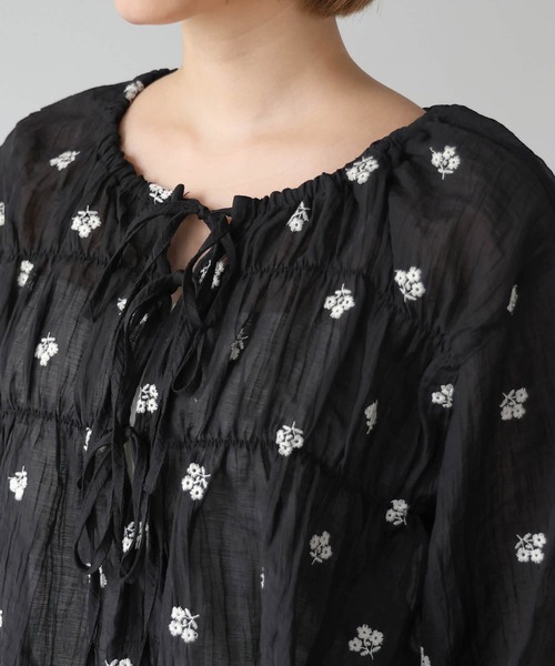 tiptop(ティップトップ)の「花刺繍シアーリボンブラウス(シャツ/ブラウス・レディース・ブラック/サックスブルー/アイボリー・FREE)」の17枚目の写真