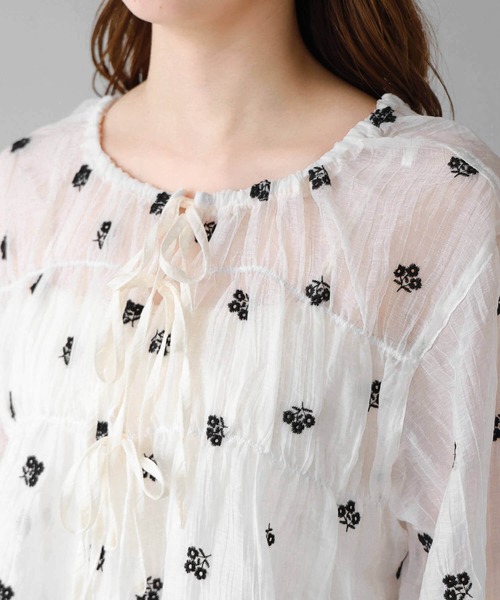 tiptop(ティップトップ)の「花刺繍シアーリボンブラウス(シャツ/ブラウス・レディース・ブラック/サックスブルー/アイボリー・FREE)」の8枚目の写真
