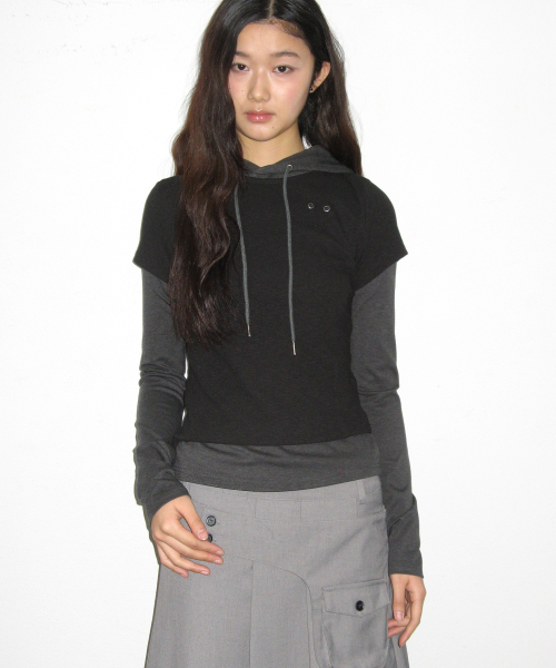 PLACE STUDIO(プレイススタジオ)の「アイレットポイントフード半袖レイヤードロングスリーブTシャツ_2COLOR(パーカー・レディース・チャコール/パープル・FREE)」の8枚目の写真