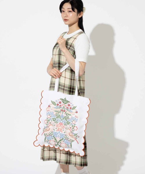Jubilee（ジュビリー）の「ウィリアムモリス柄 スカラップトートバッグ ショッパー サブバック（トートバッグ・レディース・その他2/その他3/その他1・FREE）」の2枚目の写真