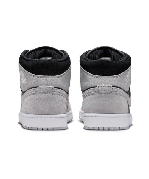 JORDAN BRAND(ジョーダンブランド)の「JORDAN BRAND AIR JORDAN 1 MID / ジョーダンブランド エア ジョーダン 1 MID / NIKE【SP】(スニーカー・メンズ・ライトグレー・25.5cm/30.0cm/29.0cm/28.5cm/28.0cm/27.5cm/27.0cm/26.5cm/26.0cm)」の4枚目の写真