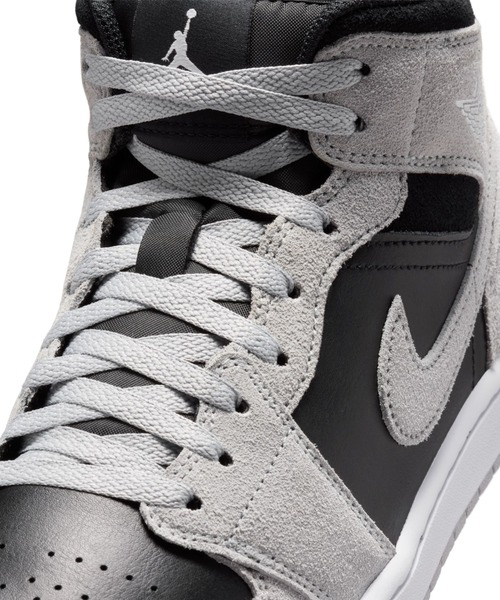 JORDAN BRAND(ジョーダンブランド)の「JORDAN BRAND AIR JORDAN 1 MID / ジョーダンブランド エア ジョーダン 1 MID / NIKE【SP】(スニーカー・メンズ・ライトグレー・25.5cm/30.0cm/29.0cm/28.5cm/28.0cm/27.5cm/27.0cm/26.5cm/26.0cm)」の5枚目の写真