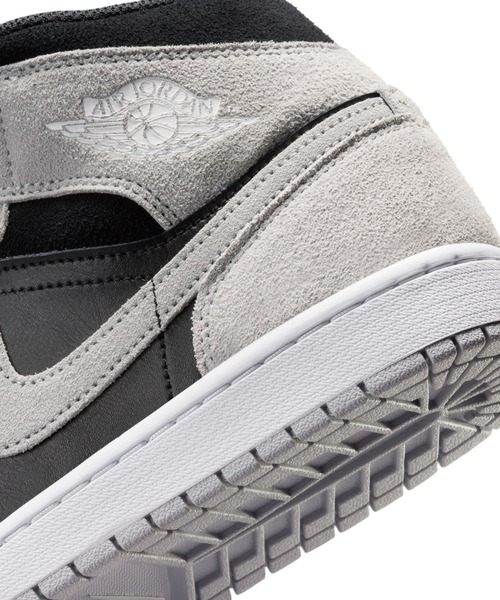 JORDAN BRAND(ジョーダンブランド)の「JORDAN BRAND AIR JORDAN 1 MID / ジョーダンブランド エア ジョーダン 1 MID / NIKE【SP】(スニーカー・メンズ・ライトグレー・25.5cm/30.0cm/29.0cm/28.5cm/28.0cm/27.5cm/27.0cm/26.5cm/26.0cm)」の6枚目の写真