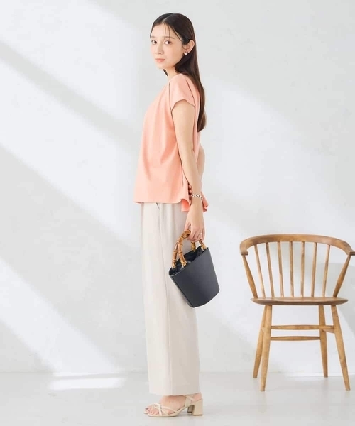a.v.v(アーヴェヴェ)の「【接触冷感/UVカット】ギャザーネックフレンチカットソー(Tシャツ/カットソー・レディース・ブラウン/オレンジ/ブラック・38/36/42/40)」の11枚目の写真