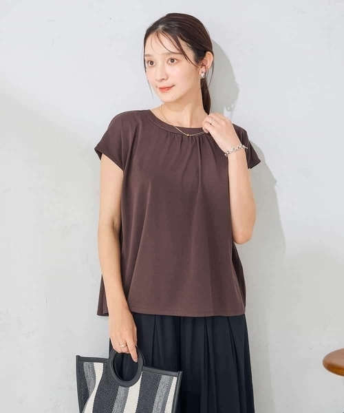 a.v.v(アーヴェヴェ)の「【接触冷感/UVカット】ギャザーネックフレンチカットソー(Tシャツ/カットソー・レディース・ブラウン/オレンジ/ブラック・38/36/42/40)」の19枚目の写真