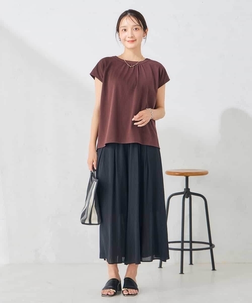 a.v.v(アーヴェヴェ)の「【接触冷感/UVカット】ギャザーネックフレンチカットソー(Tシャツ/カットソー・レディース・ブラウン/オレンジ/ブラック・38/36/42/40)」の22枚目の写真