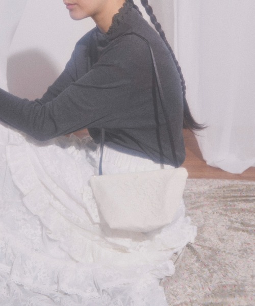 didizizi(ディディジジ)の「cosmetic bag(ショルダーバッグ・レディース・ブラック/アイボリー・FREE)」の1枚目の写真