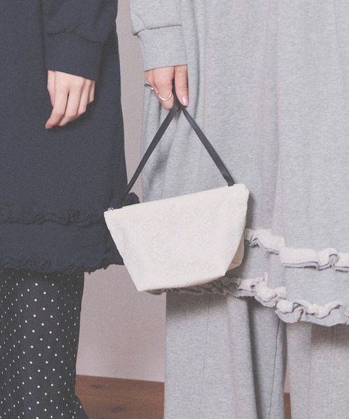 didizizi(ディディジジ)の「cosmetic bag(ショルダーバッグ・レディース・ブラック/アイボリー・FREE)」の12枚目の写真