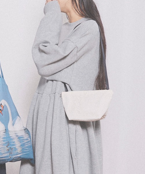 didizizi(ディディジジ)の「cosmetic bag(ショルダーバッグ・レディース・ブラック/アイボリー・FREE)」の8枚目の写真