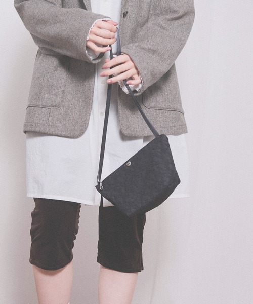 didizizi(ディディジジ)の「cosmetic bag(ショルダーバッグ・レディース・ブラック/アイボリー・FREE)」の11枚目の写真