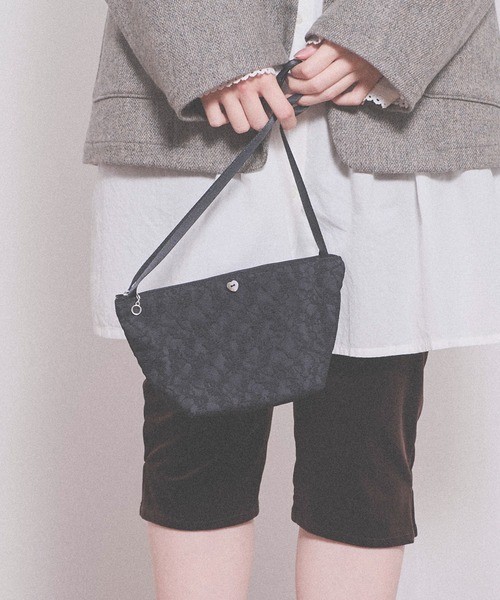 didizizi(ディディジジ)の「cosmetic bag(ショルダーバッグ・レディース・ブラック/アイボリー・FREE)」の9枚目の写真