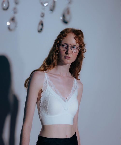 Carmelo(カーメロ)の「Lace Trim Bra Tops / レースリブクロップドキャミ(キャミソール・レディース・ホワイト/ブラック・FREE)」の4枚目の写真