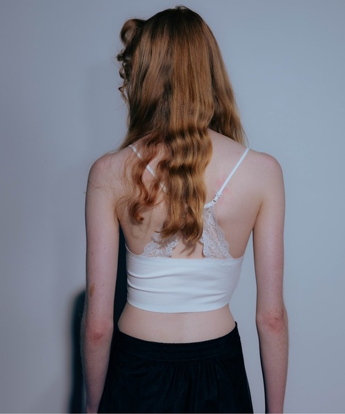 Carmelo(カーメロ)の「Lace Trim Bra Tops / レースリブクロップドキャミ(キャミソール・レディース・ホワイト/ブラック・FREE)」の6枚目の写真