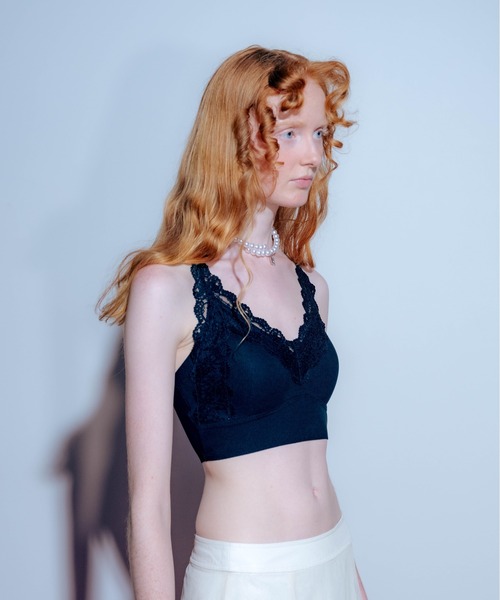 Carmelo(カーメロ)の「Lace Trim Bra Tops / レースリブクロップドキャミ(キャミソール・レディース・ホワイト/ブラック・FREE)」の11枚目の写真
