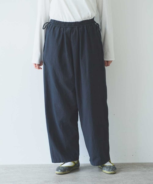 yuni(ユニ )の「Cotton uncut コールdrawstrings pants(その他パンツ・レディース・ネイビー/ホワイト・FREE)」の2枚目の写真