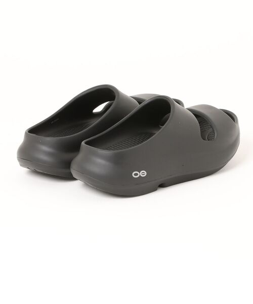 OOFOS（ウーフォス）の「Ooyea 2000970050252（サンダル・メンズ・ブラック・28cm/24cm/25cm/26cm/27cm/23cm）」の2枚目の写真