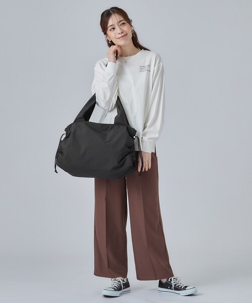 SHOO・LA・RUE(シューラルー)の「【撥水】サイドドロストビッグトートバッグ(トートバッグ・レディース・グレー/ブラック/ダークブラウン・00)」の7枚目の写真