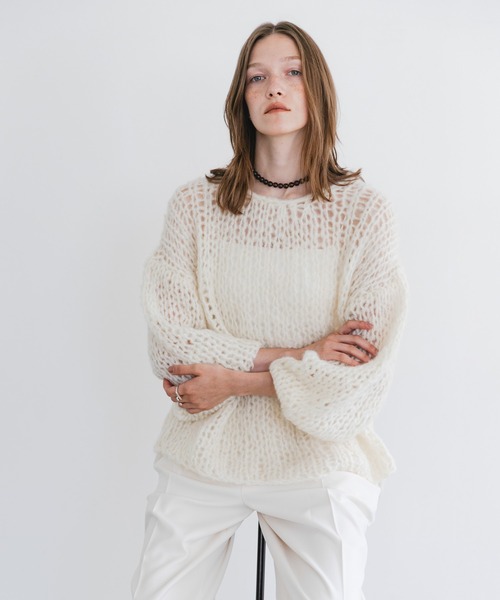 URBAN RESEARCH(アーバンリサーチ)の「モヘヤルーズハンドニット(ニット/セーター・レディース・ブラウン/オフホワイト/ライトブルー・FREE)」の2枚目の写真