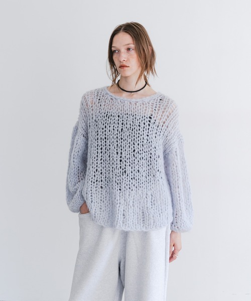 URBAN RESEARCH(アーバンリサーチ)の「モヘヤルーズハンドニット(ニット/セーター・レディース・ブラウン/オフホワイト/ライトブルー・FREE)」の4枚目の写真