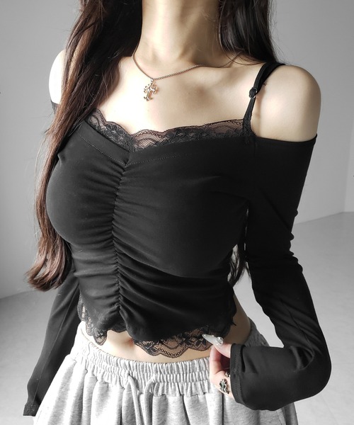 me+em select（ミームセレクト）の「【 ２color 】レースレイヤードギャザーオフショル長袖Ｔシャツ ／ lace layered gather off-shoulder long-sleeved  T-shirts（Tシャツ/カットソー・レディース・ホワイト/ブラック・FREE）」の9枚目の写真