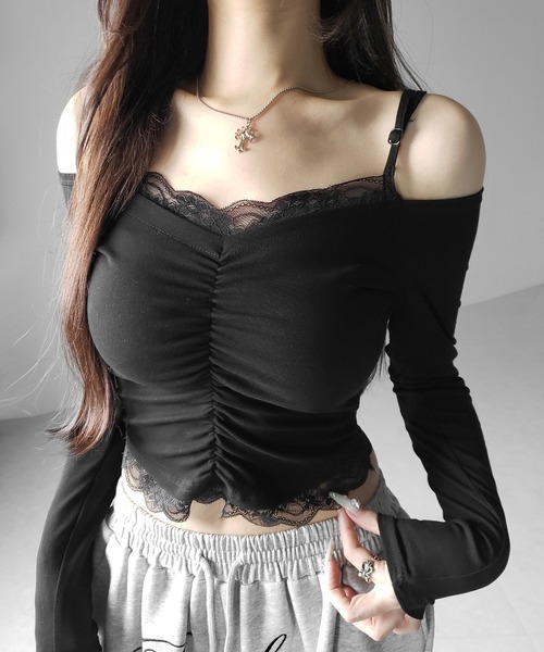 me+em select（ミームセレクト）の「【 ２color 】レースレイヤードギャザーオフショル長袖Ｔシャツ ／ lace layered gather off-shoulder long-sleeved  T-shirts（Tシャツ/カットソー・レディース・ホワイト/ブラック・FREE）」の11枚目の写真