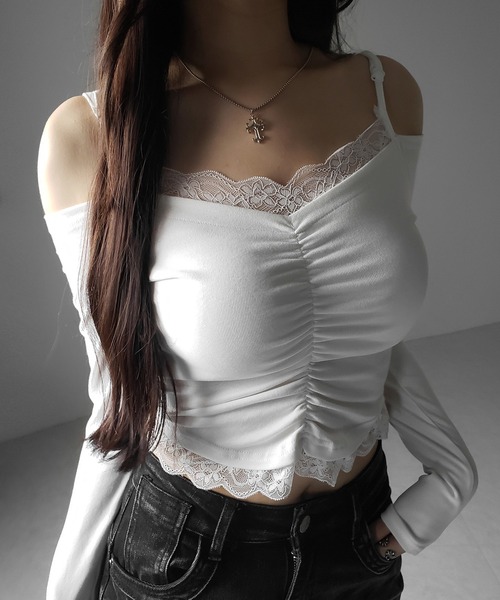 me+em select（ミームセレクト）の「【 ２color 】レースレイヤードギャザーオフショル長袖Ｔシャツ ／ lace layered gather off-shoulder long-sleeved  T-shirts（Tシャツ/カットソー・レディース・ホワイト/ブラック・FREE）」の18枚目の写真