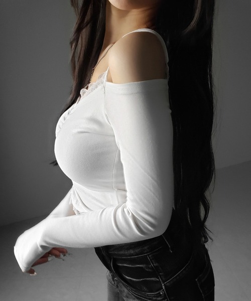 me+em select（ミームセレクト）の「【 ２color 】レースレイヤードギャザーオフショル長袖Ｔシャツ ／ lace layered gather off-shoulder long-sleeved  T-shirts（Tシャツ/カットソー・レディース・ホワイト/ブラック・FREE）」の21枚目の写真