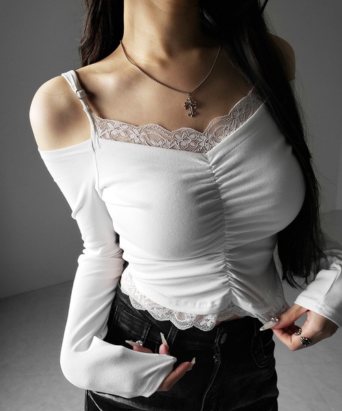 me+em select（ミームセレクト）の「【 ２color 】レースレイヤードギャザーオフショル長袖Ｔシャツ ／ lace layered gather off-shoulder long-sleeved  T-shirts（Tシャツ/カットソー・レディース・ホワイト/ブラック・FREE）」の22枚目の写真