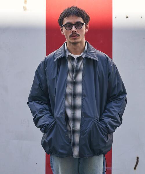 NANGA(ナンガ)の「『別注』NANGA×DOORS COACH DOWN JACKET 26AW(ダウンジャケット/コート・メンズ・チャコールグレー/グリーン系その他/ブラック・MEDIUM/X-LARGE/LARGE)」の20枚目の写真
