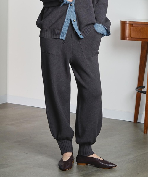 ROSE BUD(ローズバッド)の「GENE HEAVENS/KNIT JOGGER PANTS(その他パンツ・レディース・グレー/マスタード・ONE SIZE)」の4枚目の写真