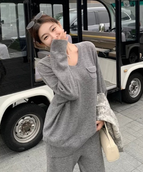 Aelina(エリナ)の「ニットVネックトップス&パンツセットアップ(セットアップ・レディース・グレー/ベージュ/キャメル/モカ・FREE)」の11枚目の写真