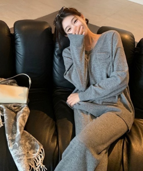 Aelina(エリナ)の「ニットVネックトップス&パンツセットアップ(セットアップ・レディース・グレー/ベージュ/キャメル/モカ・FREE)」の13枚目の写真
