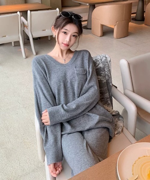 Aelina(エリナ)の「ニットVネックトップス&パンツセットアップ(セットアップ・レディース・グレー/ベージュ/キャメル/モカ・FREE)」の21枚目の写真