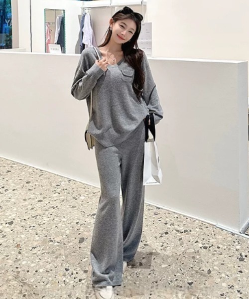 Aelina(エリナ)の「ニットVネックトップス&パンツセットアップ(セットアップ・レディース・グレー/ベージュ/キャメル/モカ・FREE)」の20枚目の写真
