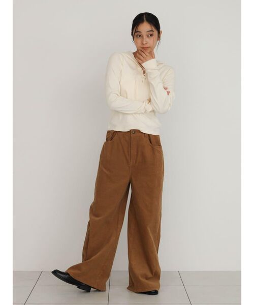 FIKA.（フィーカ）の「Prib Henley hoodie（Tシャツ/カットソー・レディース・チャコール/エンジ/キャメル/ブラウン/アイボリー・FREE）」の11枚目の写真