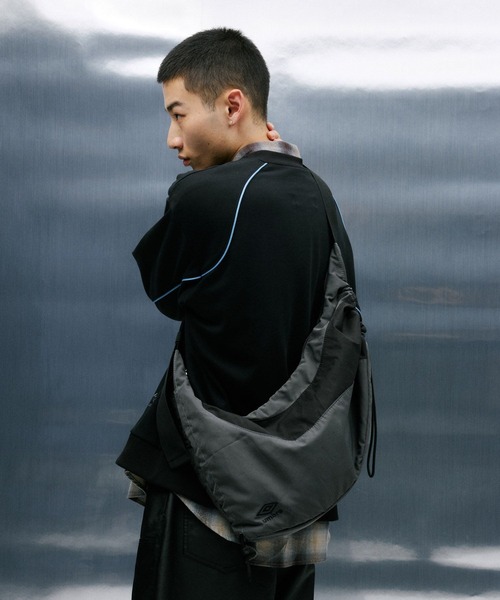 UMBRO(アンブロ)の「【umbro/アンブロ】コラボ/切り替えショルダーバッグ(ショルダーバッグ・メンズ・グレー系その他/グレー・FREE)」の7枚目の写真