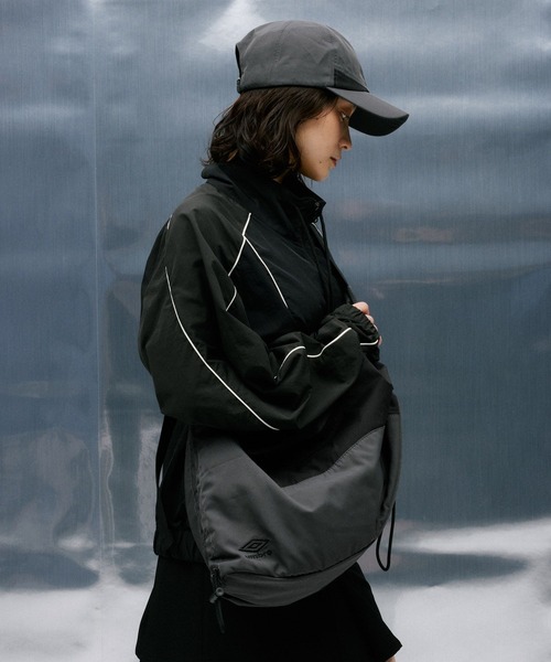 UMBRO(アンブロ)の「【umbro/アンブロ】コラボ/切り替えショルダーバッグ(ショルダーバッグ・メンズ・グレー系その他/グレー・FREE)」の11枚目の写真