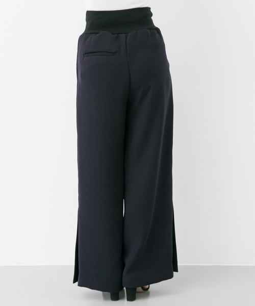 URBAN RESEARCH（アーバンリサーチ）の「UR ウエストリブ脇スリットワイドパンツ（その他パンツ・レディース・ライトベージュ/ライトカーキ/ネイビー・FREE）」の11枚目の写真