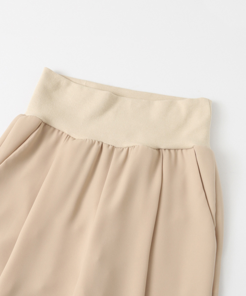 URBAN RESEARCH（アーバンリサーチ）の「UR ウエストリブ脇スリットワイドパンツ（その他パンツ・レディース・ライトベージュ/ライトカーキ/ネイビー・FREE）」の12枚目の写真