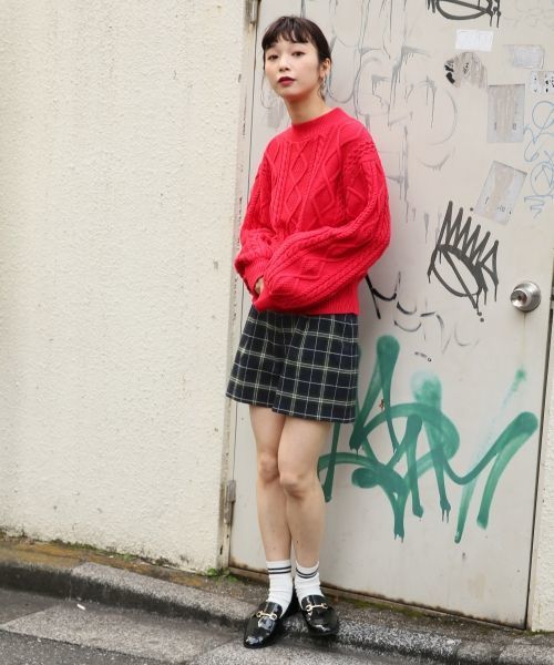 LOWRYS FARM（ローリーズファーム）の「５Ｇケーブルプルオーバー　784363 （ニット/セーター・レディース・ブラック/ブラウン/レッド/アイボリー・MEDIUM/LARGE）」の8枚目の写真