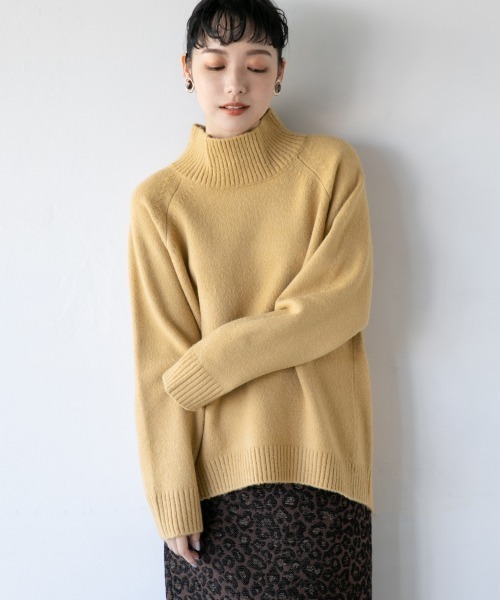LOWRYS FARM(ローリーズファーム)の「モチモチハイネックプルオーバー 806846(ニット/セーター)」|イエロー