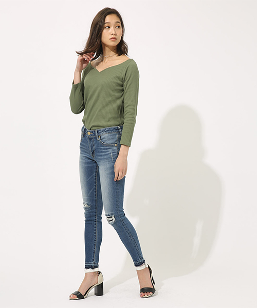 AZUL by moussy（アズールバイマウジー）の「REPAIR DENIM SKINNY/リペアデニムスキニー（デニムパンツ・レディース・ブルー/ダークブルー・SMALL/MEDIUM/LARGE/X-SMALL）」の5枚目の写真