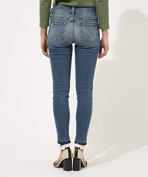 AZUL by moussy（アズールバイマウジー）の「REPAIR DENIM SKINNY/リペアデニムスキニー（デニムパンツ・レディース・ブルー/ダークブルー・SMALL/MEDIUM/LARGE/X-SMALL）」の8枚目の写真