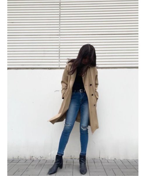 AZUL by moussy（アズールバイマウジー）の「REPAIR DENIM SKINNY/リペアデニムスキニー（デニムパンツ・レディース・ブルー/ダークブルー・SMALL/MEDIUM/LARGE/X-SMALL）」の3枚目の写真