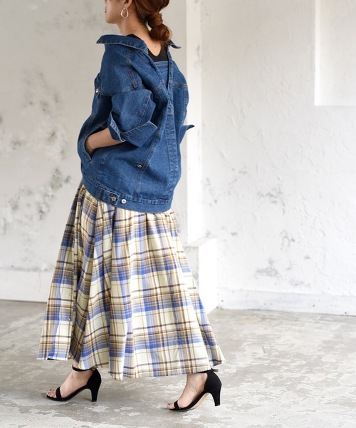 LHELBIE(レルビエ)の「オーバーサイズバックタックボタンデニムGジャン(デニムジャケット・レディース・インディゴブルー/ブルー・M)」の8枚目の写真