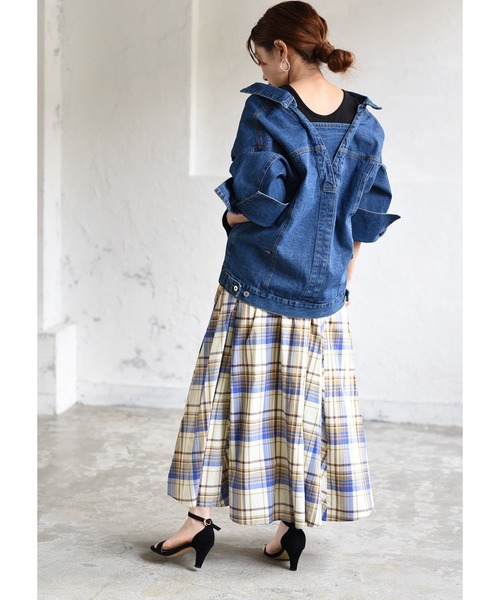 LHELBIE(レルビエ)の「オーバーサイズバックタックボタンデニムGジャン(デニムジャケット・レディース・インディゴブルー/ブルー・M)」の9枚目の写真