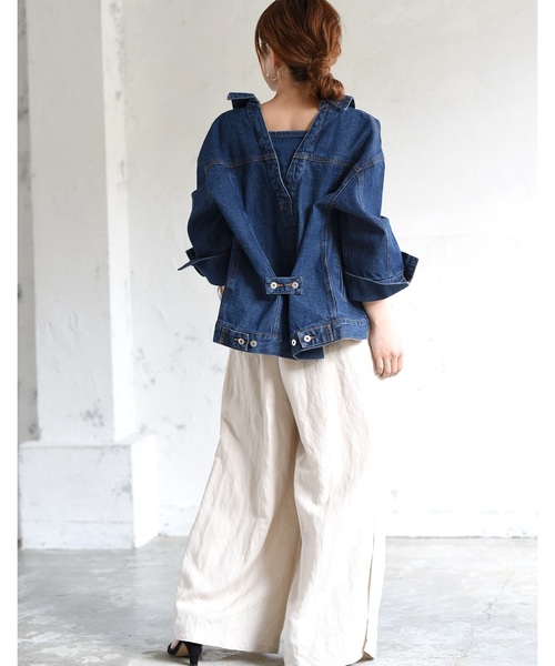 LHELBIE(レルビエ)の「オーバーサイズバックタックボタンデニムGジャン(デニムジャケット・レディース・インディゴブルー/ブルー・M)」の19枚目の写真