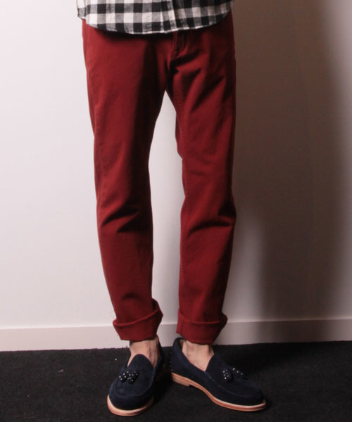 AMERICAN RAG CIE(アメリカンラグシー)の「AMERICAN RAG CIE&Magine COMMONWARE カラードスリムパンツ:(チノパンツ・メンズ・レッド/ブルー/ブラック・44/46/48)」の1枚目の写真