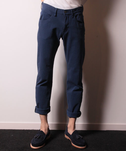 AMERICAN RAG CIE(アメリカンラグシー)の「AMERICAN RAG CIE&Magine COMMONWARE カラードスリムパンツ:(チノパンツ・メンズ・レッド/ブルー/ブラック・44/46/48)」の4枚目の写真