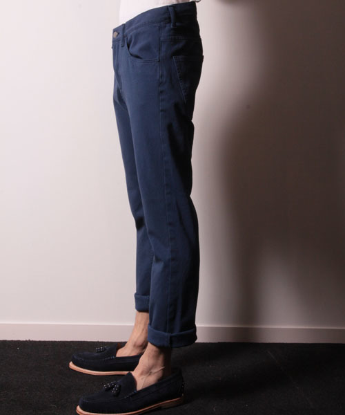 AMERICAN RAG CIE(アメリカンラグシー)の「AMERICAN RAG CIE&Magine COMMONWARE カラードスリムパンツ:(チノパンツ・メンズ・レッド/ブルー/ブラック・44/46/48)」の5枚目の写真